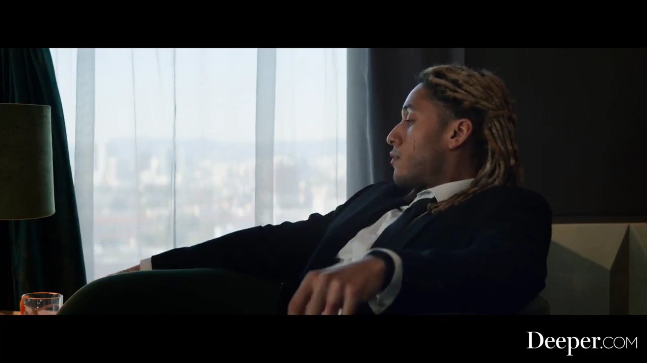 Willow Ryder, zevkini artırmaya dayanamaz ve istekli bir şekilde her santimini alır, vahşi bir terkle üzerinde sürer ve diri göğüslerinde sıcak bir son için yalvarır.